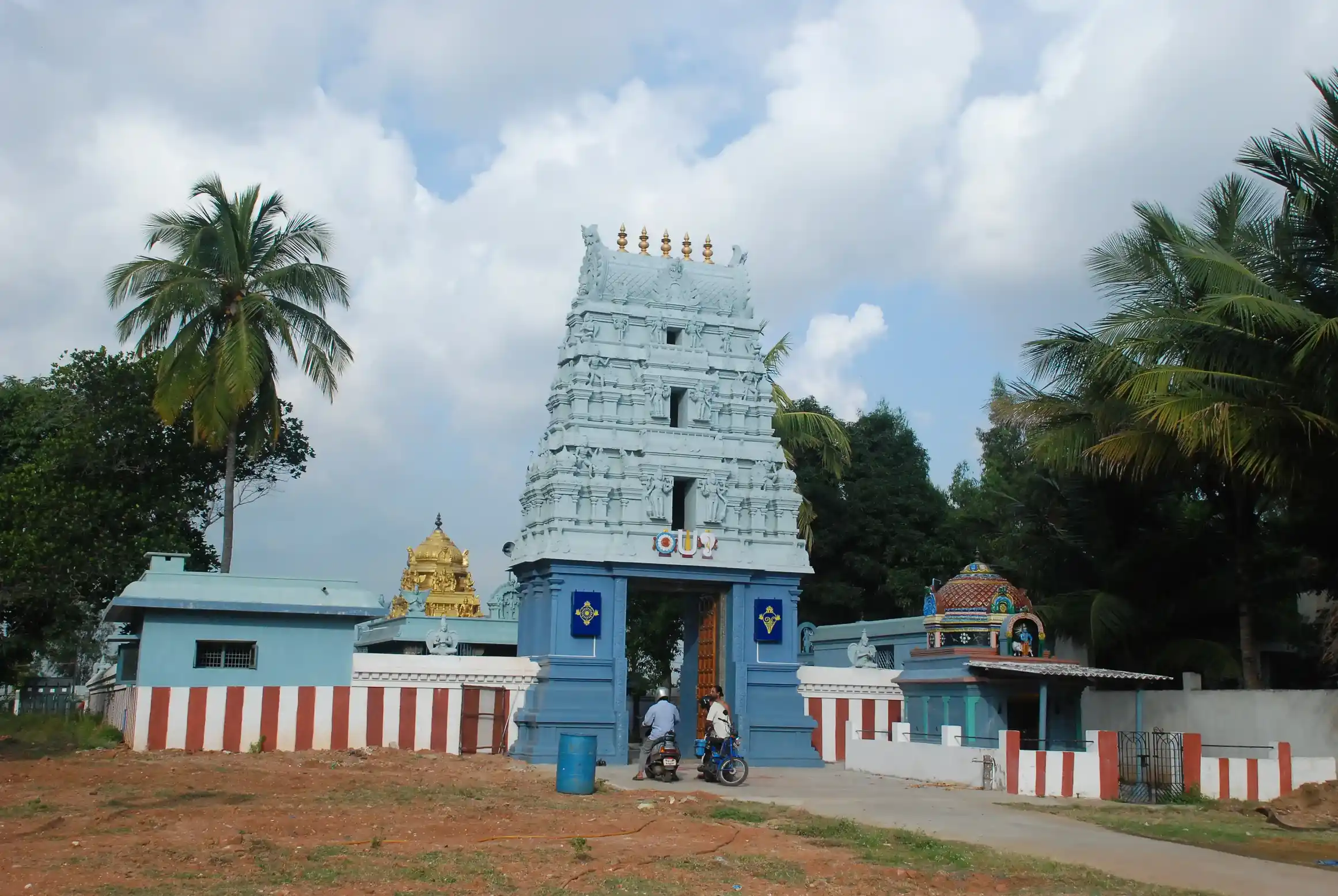 Arulmigu Srinivasa Perumal Temple, Semmancheri, Chennai - 600119 அருள்மிகு சீனிவாசப் பெருமாள் திருக்கோயில், செம்மஞ்சேரி, சென்னை - 600119, Chennai - Ancient Temple Architecture and History Image 4
