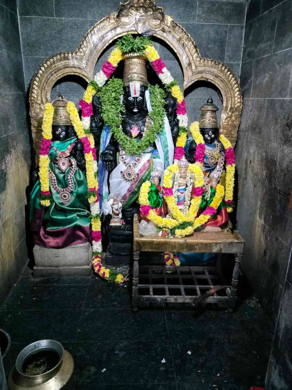 அருள்மிகு சீனிவாசப் பெருமாள் திருக்கோயில், செம்மஞ்சேரி, சென்னை - 600119 - Main View