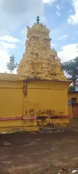 Arulmigu Srinivasa Perumal Temple, Vadukamuthampatti - 635752 அருள்மிகு சீனிவாசப்பெருமாள் திருக்கோயில், வடுகமுத்தம்பட்டி - 635752, Thirupathur - Ancient Temple Architecture and History Image 3