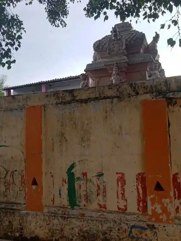 Arulmigu Srinivasa Perumal Temple, Vadukamuthampatti - 635752 அருள்மிகு சீனிவாசப்பெருமாள் திருக்கோயில், வடுகமுத்தம்பட்டி - 635752, Thirupathur - Ancient Temple Architecture and History Image 4