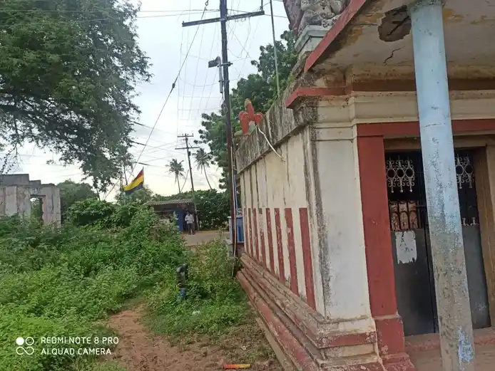 Arulmigu Srinivasaperumal Temple, Inside The Village, Kalyanakuppam - 602001 அருள்மிகு சீனிவாசப்பெருமாள் திருக்கோயில், Inside The Village, Kalyanakuppam - 602001, Tiruvallur - Ancient Temple Architecture and History Image 2
