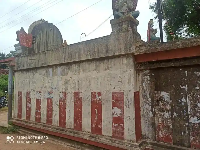 Arulmigu Srinivasaperumal Temple, Inside The Village, Kalyanakuppam - 602001 அருள்மிகு சீனிவாசப்பெருமாள் திருக்கோயில், Inside The Village, Kalyanakuppam - 602001, Tiruvallur - Ancient Temple Architecture and History Image 3