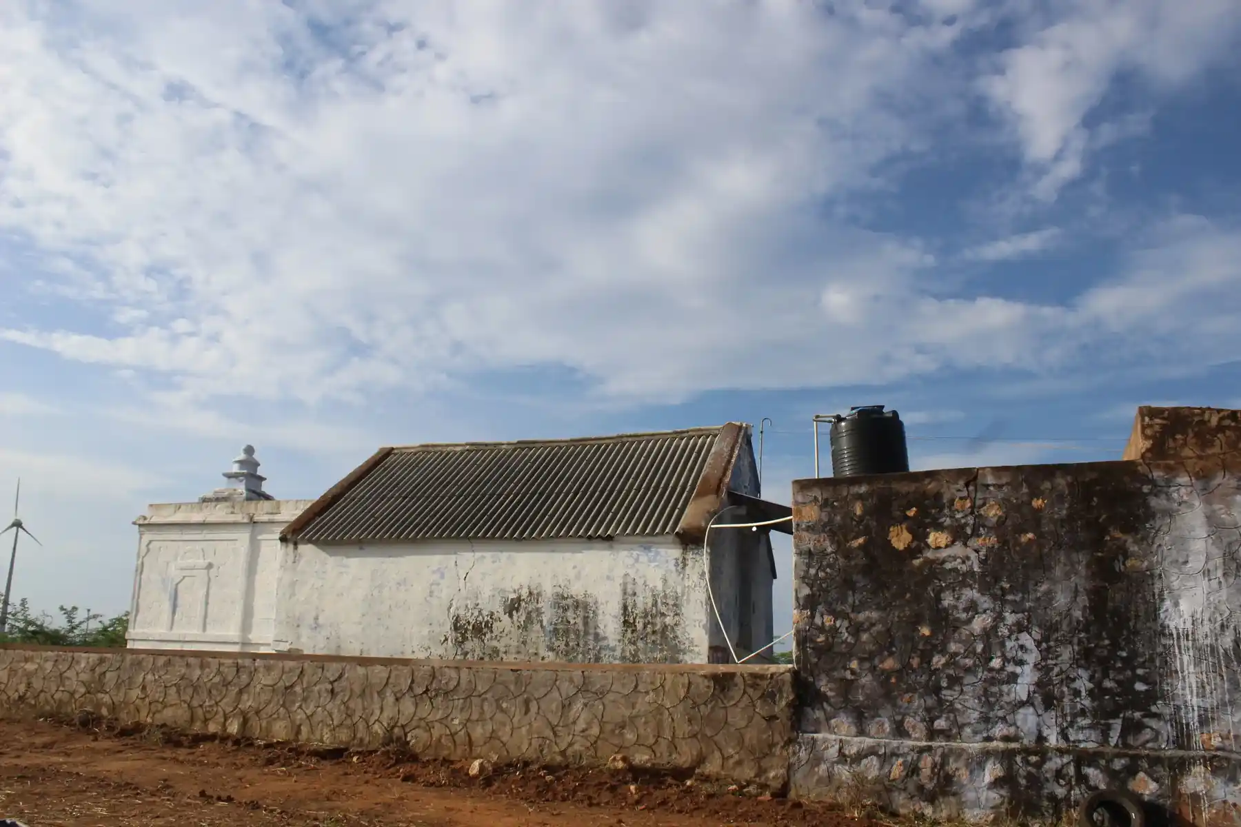 Arulmigu Srinivasaperumal Temple, Street End, Pallikottai - 627357 அருள்மிகு சீனிவாசப்பெருமாள் திருக்கோயில், Street End, பள்ளி கோட்டை - 627357, Tirunelveli - Ancient Temple Architecture and History Image 2