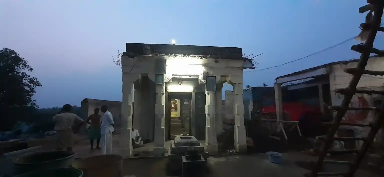 Arulmigu Subramaniyaswamy Temple, Chitharugavurmadurapudur - 604408 அருள்மிகு சுப்பிரமணியசுவாமி திருக்கோயில், Chitharugavurmadurapudur - 604408, Tiruvannamalai - Ancient Temple Architecture and History Image 2