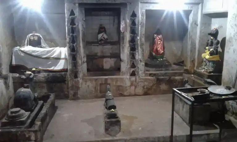 Arulmigu Subramaniyaswamy Temple, Kodimarathumoolai, Thanjavur - 613009 அருள்மிகு பாலதண்டாயுதபானி திருக்கோயில், Kodimarathumoolai, Thanjavur - 613009, Thanjavur - Ancient Temple Architecture and History Image 5