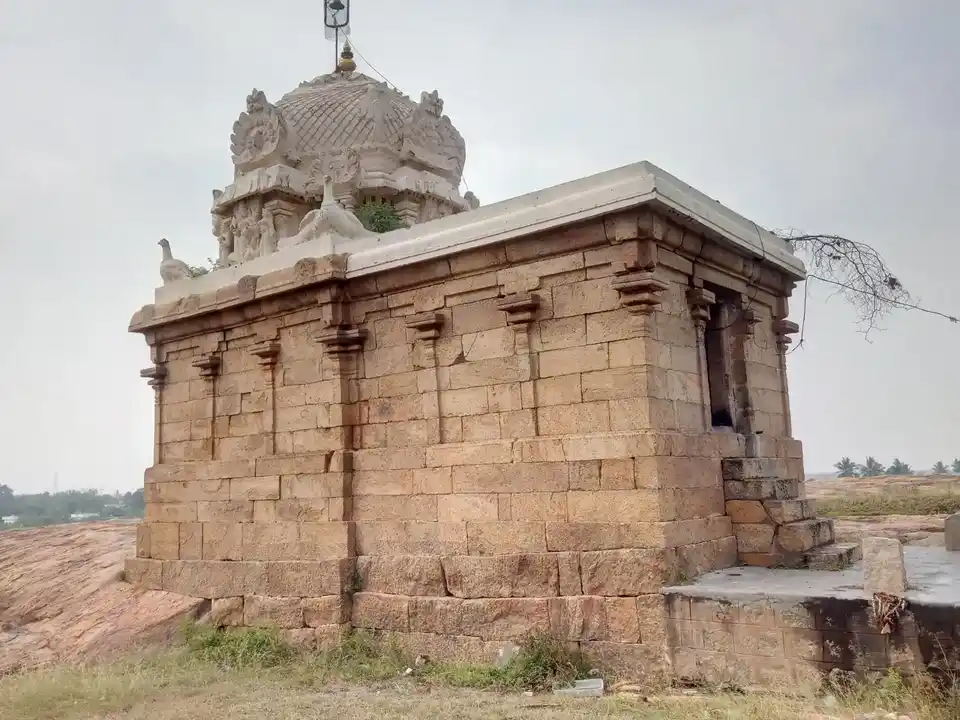 Arulmigu Subramaniyaswamy Temple, Kunnandarkovil, Kulathur Taluk - 622502 அருள்மிகு சுப்பிரமணியசுவாமி திருக்கோயில், குன்னாண்டார்கோவில், குளத்தூர் வட்டம் - 622502, Pudukkottai - Ancient Temple Architecture and History Image 2