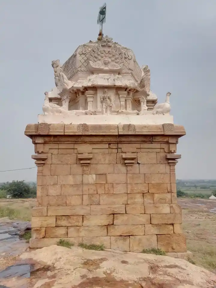 Arulmigu Subramaniyaswamy Temple, Kunnandarkovil, Kulathur Taluk - 622502 அருள்மிகு சுப்பிரமணியசுவாமி திருக்கோயில், குன்னாண்டார்கோவில், குளத்தூர் வட்டம் - 622502, Pudukkottai - Ancient Temple Architecture and History Image 3