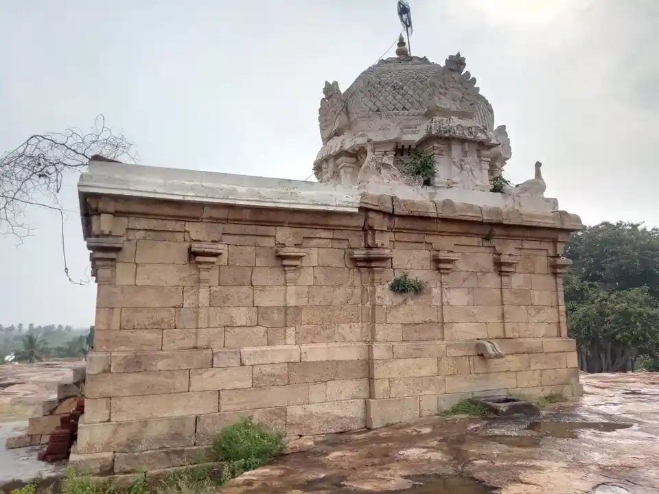 Arulmigu Subramaniyaswamy Temple, Kunnandarkovil, Kulathur Taluk - 622502 அருள்மிகு சுப்பிரமணியசுவாமி திருக்கோயில், குன்னாண்டார்கோவில், குளத்தூர் வட்டம் - 622502, Pudukkottai - Ancient Temple Architecture and History Image 4