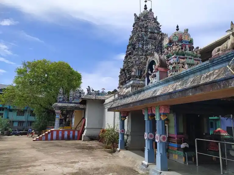 Arulmigu Subramaniyaswamy Temple, Vallparai - 642127 அருள்மிகு சுப்பிரமணியசுவாமி திருக்கோயில், Vallparai - 642127, Coimbatore - Ancient Temple Architecture and History Image 4