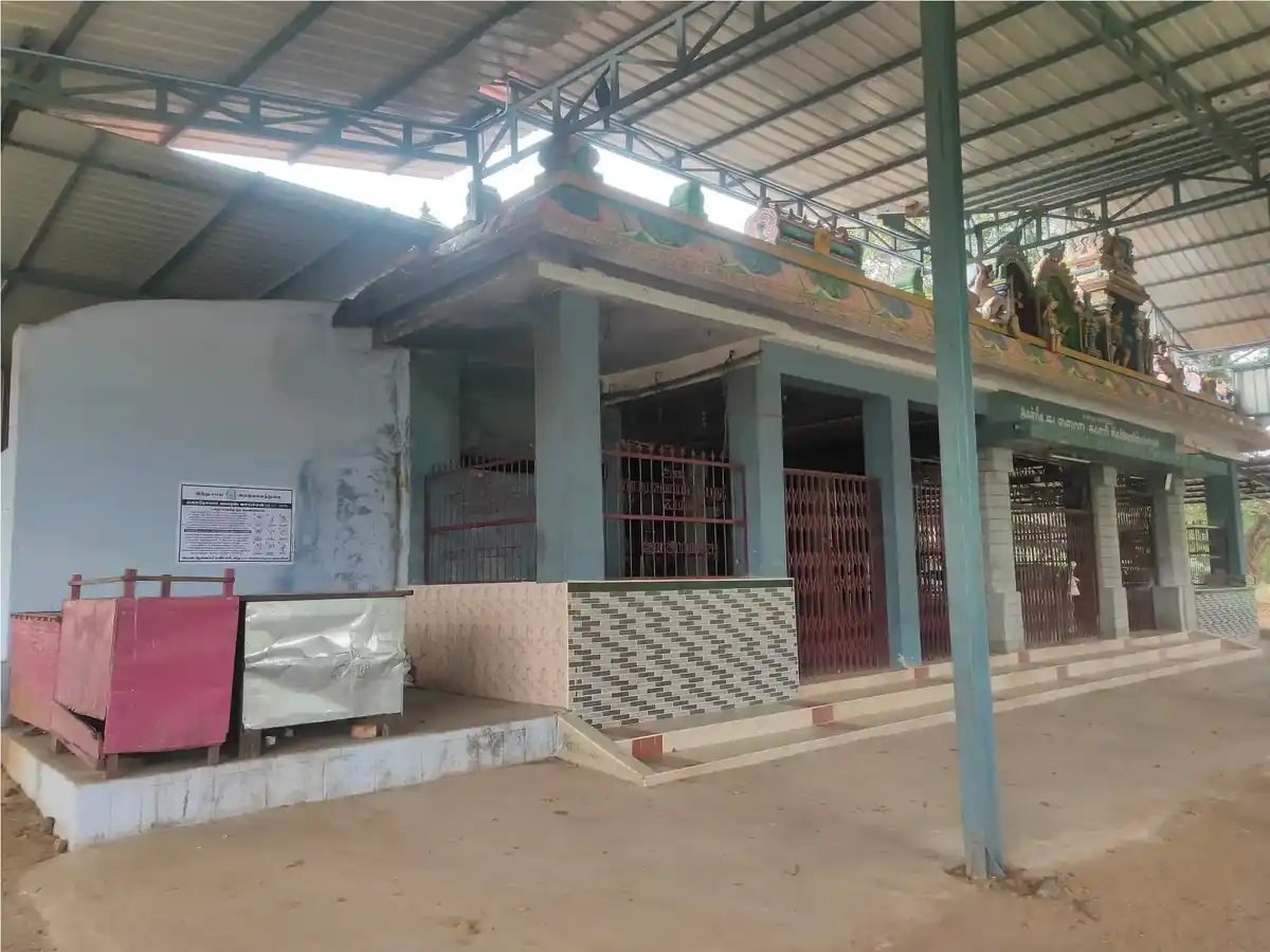 Arulmigu Sudalaimadasamy And Kaakkum Perumal Sastha Temple, Alwarkurichi, Alwarkurichi - 627412 அருள்மிகு சுடலைமாடசாமி மற்றும் காக்கும் பெருமாள் சாஸ்தா திருக்கோயில், ஆழ்வாா்குறிச்சி, ஆழ்வாா்குறிச்சி - 627412, Tenkasi - Ancient Temple Architecture and History Image 2