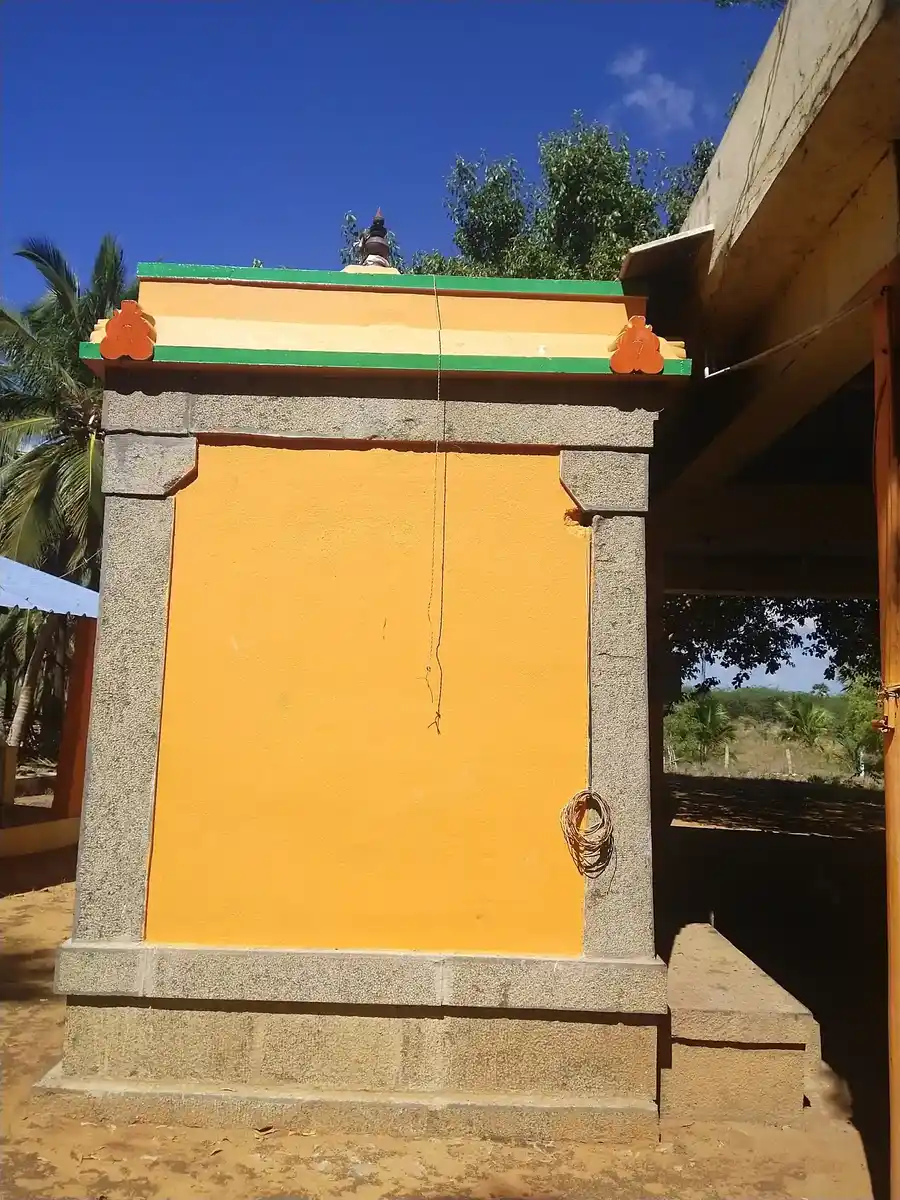 Arulmigu Sudalaimadasamy Temple, Nathaikulam - 628617 அருள்மிகு சுடலைமாடசாமி திருக்கோயில், Nandikulam - 628617, Thoothukudi - Ancient Temple Architecture and History Image 2