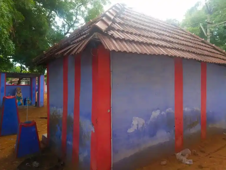 Arulmigu Sudalaimadasamy Temple, Vadakku Kalan Kudiyiruppu, Udangudi - 628203 அருள்மிகு சுடலைமாடசாமி திருக்கோயில், Vadakkukalankudiruppiu, வடக்கு காலன்குடியிருப்பு - 628203, Thoothukudi - Ancient Temple Architecture and History Image 2