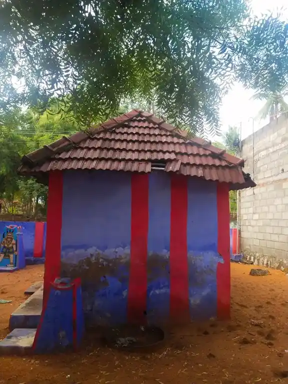 Arulmigu Sudalaimadasamy Temple, Vadakku Kalan Kudiyiruppu, Udangudi - 628203 அருள்மிகு சுடலைமாடசாமி திருக்கோயில், Vadakkukalankudiruppiu, வடக்கு காலன்குடியிருப்பு - 628203, Thoothukudi - Ancient Temple Architecture and History Image 3