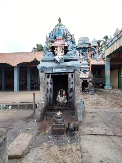 Arulmigu Suganthaparimaleswarar Temple, Thirumananjeri, Karambakudi Taluk - 622302 அருள்மிகு சுகந்தபரிமளேஸ்வரர் திருக்கோயில், திருமணஞ்சேரி, கறம்பக்குடி வட்டம் - 622302, Pudukkottai - Ancient Temple Architecture and History Image 4