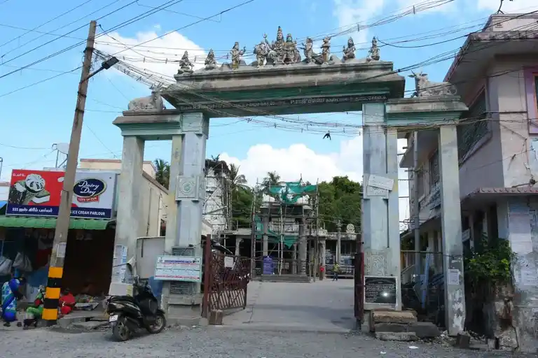 Arulmigu Sugavanesuwarar Temple, Mettu Agraharam, Salem - 636001 அருள்மிகு சுகவனேசுவரர் சுவாமி திருக்கோயில், மேட்டு அக்ரஹாரம், சேலம் - 636001, Salem - Ancient Temple Architecture and History Image 2