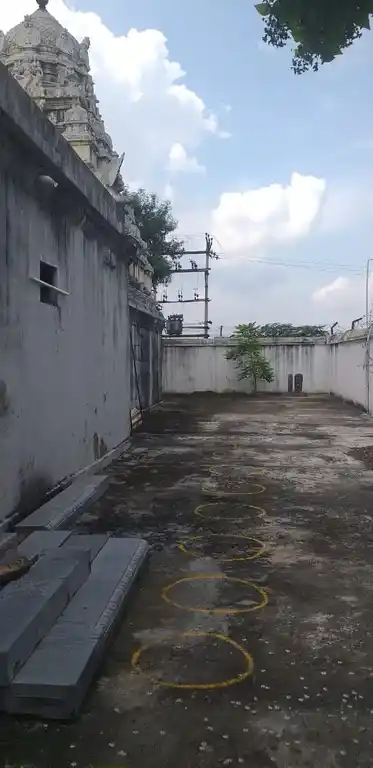 Arulmigu Sundara Varatharaja Perumal Temple, Udhayendiram - 635754 அருள்மிகு சுந்திரவரதராஜப் பெருமாள் திருக்கோயில், உதயேந்திரம் - 635754, Thirupathur - Ancient Temple Architecture and History Image 5