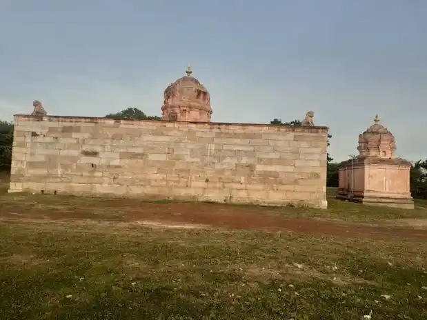 Arulmigu Sundarajaperumal Temple, Irumbanadu - 622204 அருள்மிகு சுந்தரராஜப்பெருமாள் திருக்கோயில், இரும்பாநாடு, ஆவுடையார்கோயில் வட்டம் - 622204, Pudukkottai - Ancient Temple Architecture and History Image 2