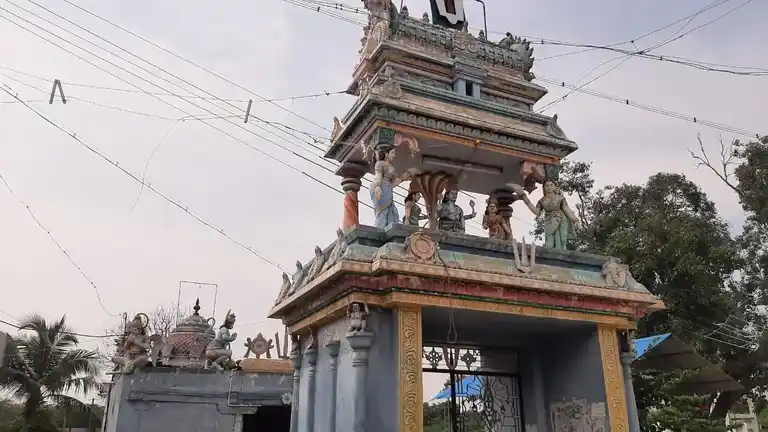 Arulmigu Sundaranarayana Perumal Temple, Athiyurthirukai - 605701 அருள்மிகு சுந்தரநாராயணபெருமாள் திருக்கோயில், அத்தியூர்திருக்கை - 605701, Viluppuram - Ancient Temple Architecture and History Image 4