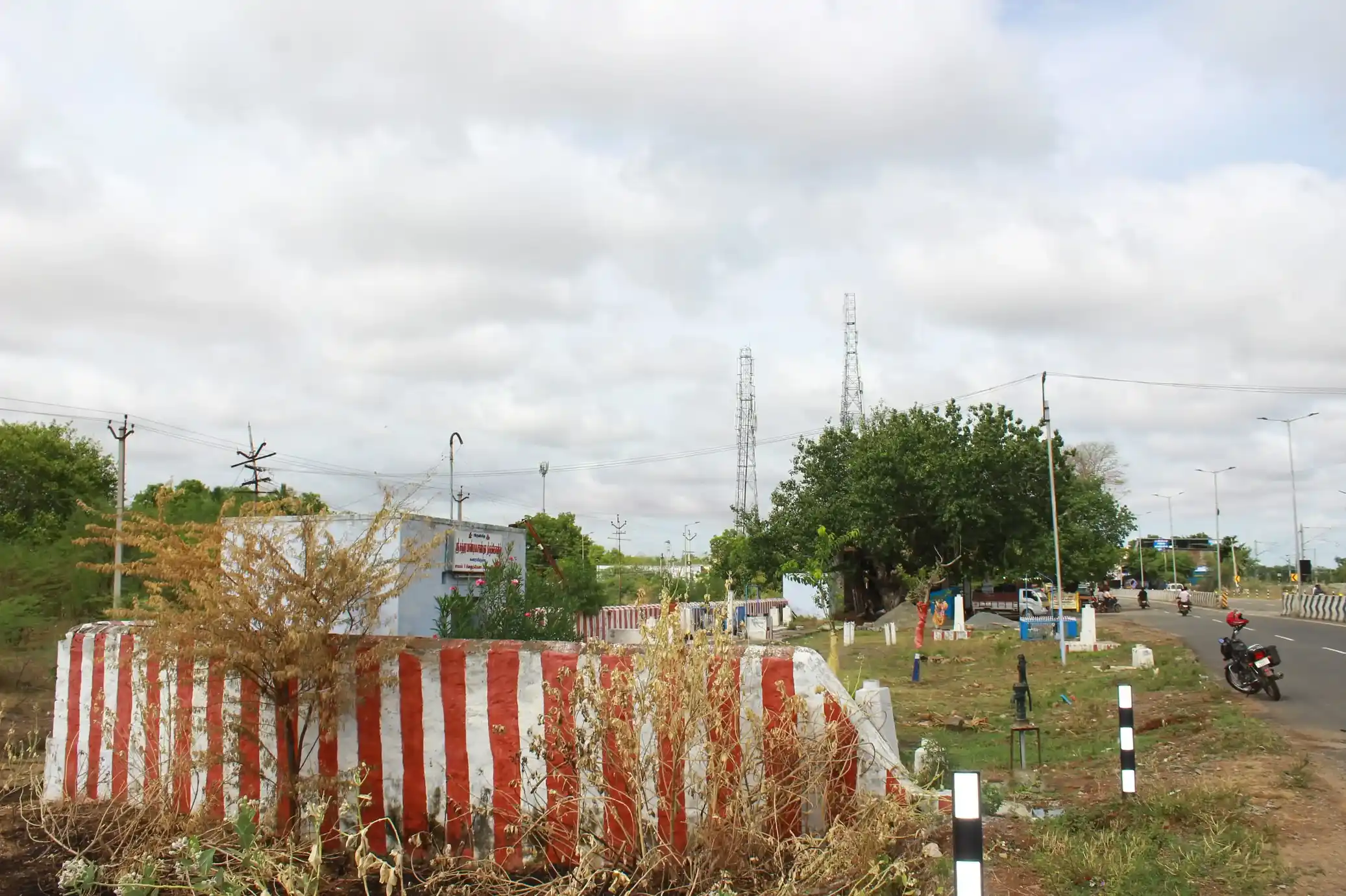 Arulmigu Sundarapandia Sastha Temple, Village Out Side, Karaieruppu - 627357 அருள்மிகு சுந்தரபாண்டிசாஸ்தா திருக்கோயில், Village Out Side, கரையிருப்பு - 627357, Tirunelveli - Ancient Temple Architecture and History Image 3