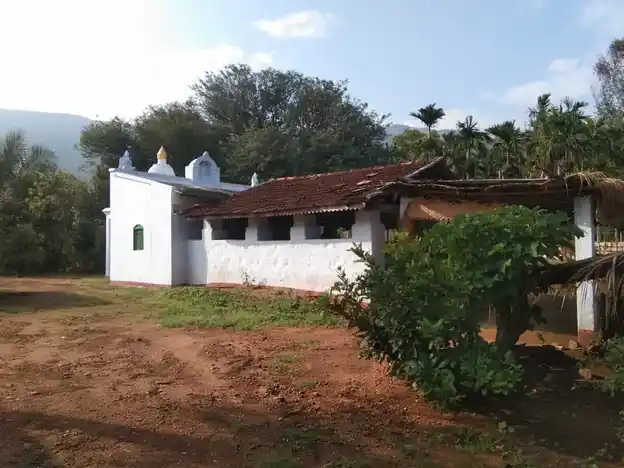 Arulmigu Sundaraperumal Temple, Vellikuppampalayam - 641010 அருள்மிகு சுந்தரபெருமாள் திருக்கோயில், Vellikuppampalayam - 641010, Coimbatore - Ancient Temple Architecture and History Image 4