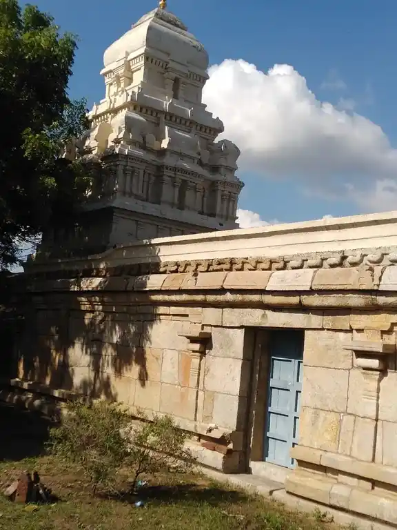 Arulmigu Sundaravalli Udanurai Pushbhavaneswarar Temple, Poovalakudi, Ponnamaravathi Taluk - 622402 அருள்மிகு சுந்தர வள்ளி உடனுறை புஷ்பவனேஸ்வரர் திருக்கோயில், பூவாலக்குடி, பொன்னமராவதி வட்டம் - 622402, Pudukkottai - Ancient Temple Architecture and History Image 4