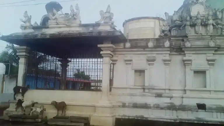 Arulmigu Sundaresa Perumal Temple, Vadakarai, Chennai - 600052 அருள்மிகு சுந்தரேசபெருமாள் திருக்கோயில், வடகரை, சென்னை - 600052, Tiruvallur - Ancient Temple Architecture and History Image 3