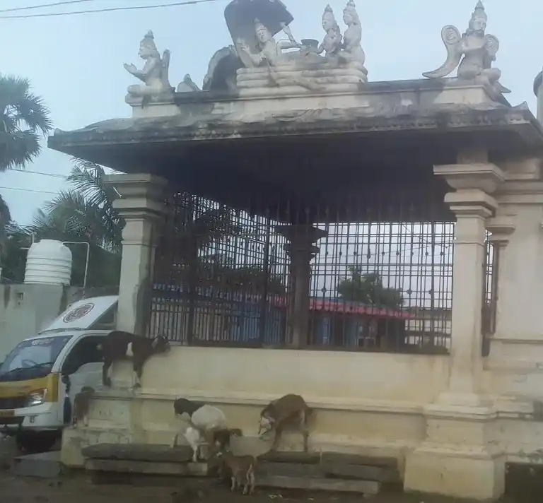 Arulmigu Sundaresa Perumal Temple, Vadakarai, Chennai - 600052 அருள்மிகு சுந்தரேசபெருமாள் திருக்கோயில், வடகரை, சென்னை - 600052, Tiruvallur - Ancient Temple Architecture and History Image 4