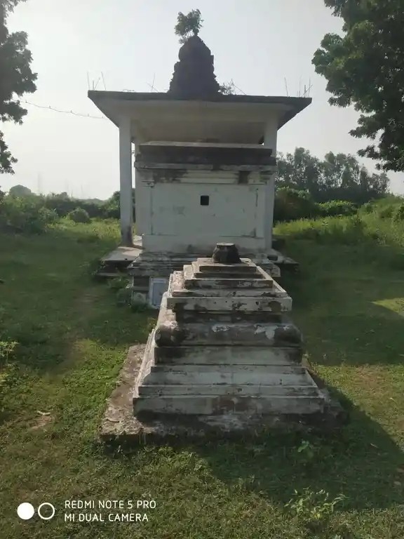 Arulmigu Sundarraja Perumal Temple, Centre Of The Village, Neithavoyal - 601203 அருள்மிகு சுந்தர்ராஜப் பெருமாள் திருக்கோயில், Centre Of The Village, Neithavoyal - 601203, Tiruvallur - Ancient Temple Architecture and History Image 3