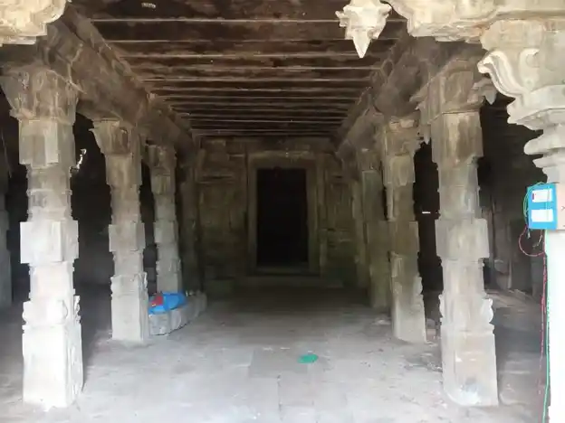 Arulmigu Sundarrajapperumal Temple, Ponpethi, Ponpethi - 614629 அருள்மிகு சுந்தரராஜ பெருமாள் திருக்கோயில், பொன்பேத்தி, ஆவுடையார்கோவில் வட்டம் - 614629, Pudukkottai - Ancient Temple Architecture and History Image 4