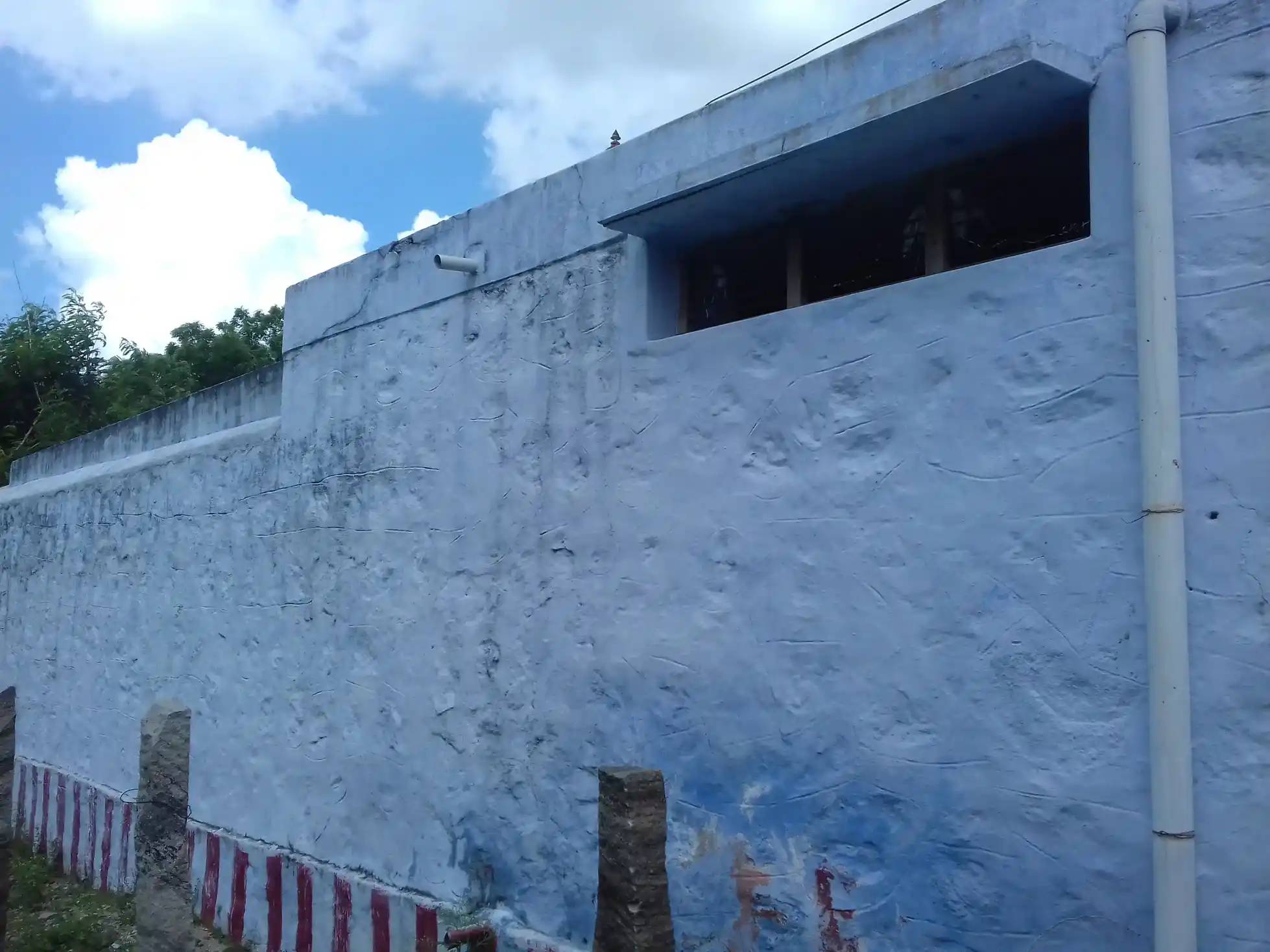 Arulmigu Sundharaja Perumal Temple, North Side In The Village, Puliparaipatti. - 626202 அருள்மிகு சுந்தரராஜப் பெருமாள் திருக்கோயில், கிராமத்தின் வடபுறம், புலிப்பாறைப்பட்டி - 626202, Virudhunagar - Ancient Temple Architecture and History Image 2