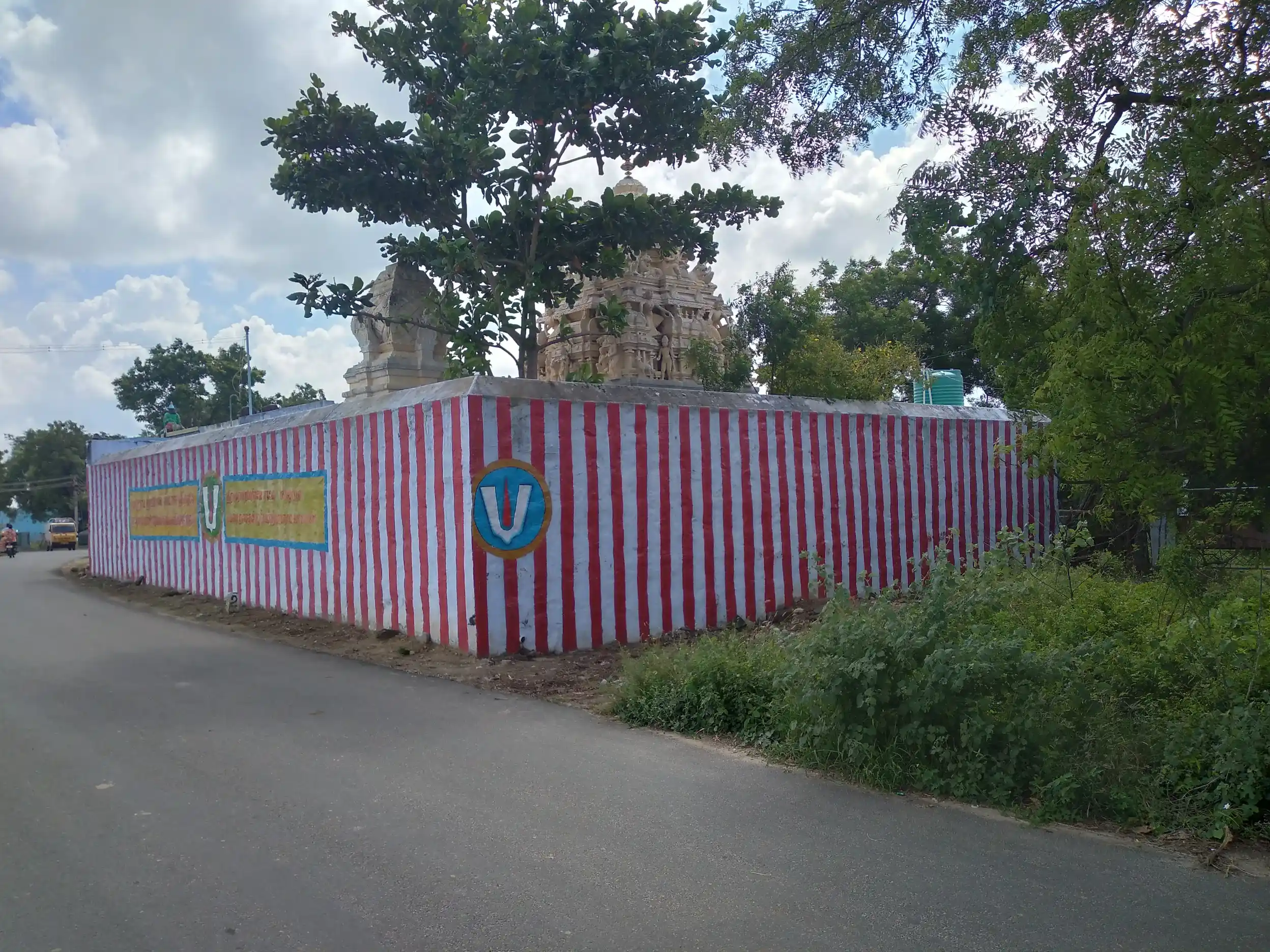 Arulmigu Sundharaja Perumal Temple, North Side In The Village, Puliparaipatti. - 626202 அருள்மிகு சுந்தரராஜப் பெருமாள் திருக்கோயில், கிராமத்தின் வடபுறம், புலிப்பாறைப்பட்டி - 626202, Virudhunagar - Ancient Temple Architecture and History Image 5