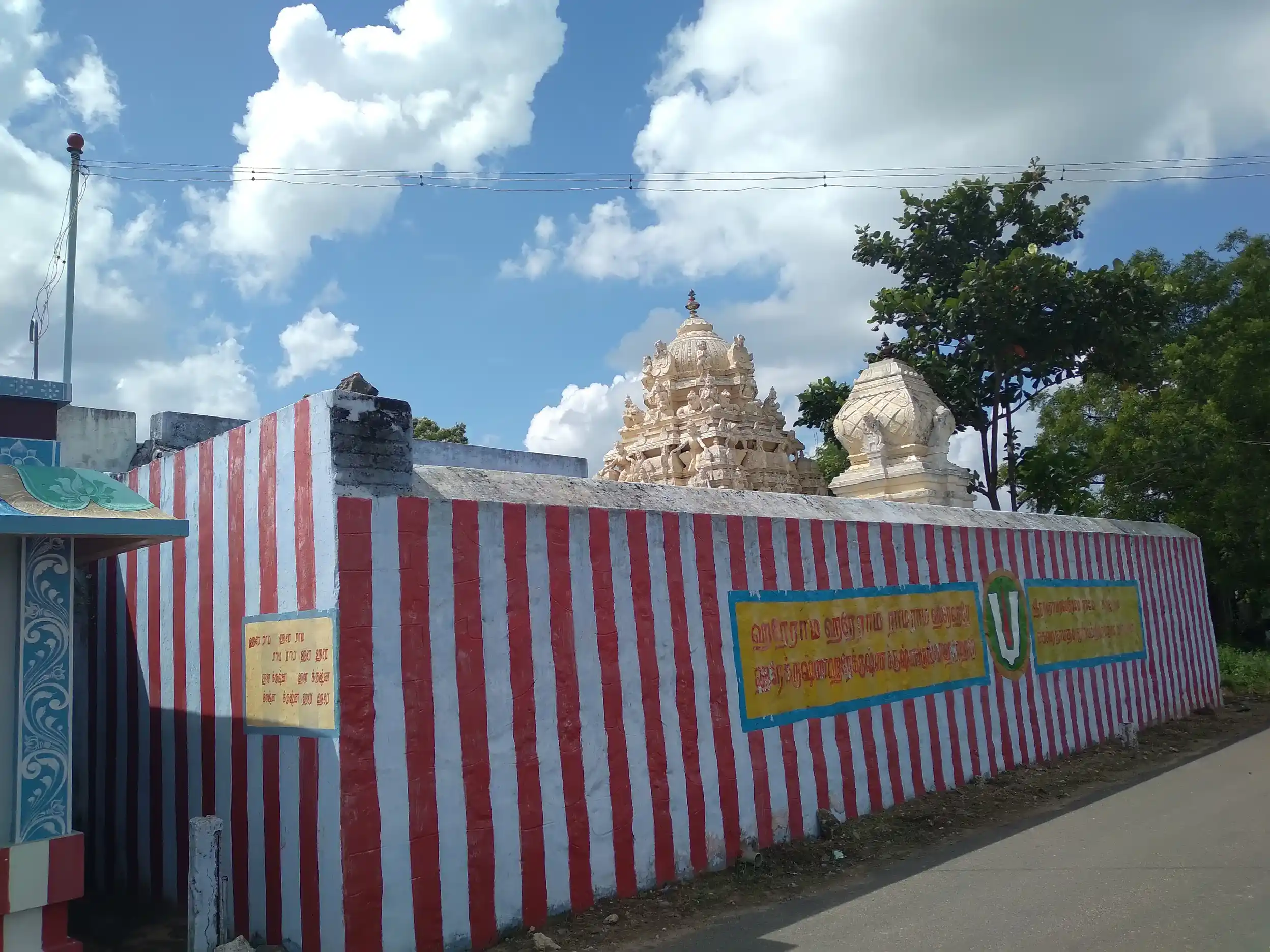 Arulmigu Sundharaja Perumal Temple, North Side In The Village, Puliparaipatti. - 626202 அருள்மிகு சுந்தரராஜப் பெருமாள் திருக்கோயில், கிராமத்தின் வடபுறம், புலிப்பாறைப்பட்டி - 626202, Virudhunagar - Ancient Temple Architecture and History Image 7