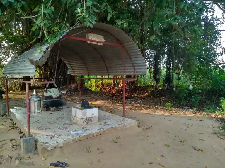 Arulmigu Sundramoorthy Vinayagar Temple, Navamaalmaruthur - 605102 அருள்மிகு சுந்தரமூர்த்தி விநாயகர் திருக்கோயில், Navamaalmaruthur - 605102, Viluppuram - Ancient Temple Architecture and History Image 4