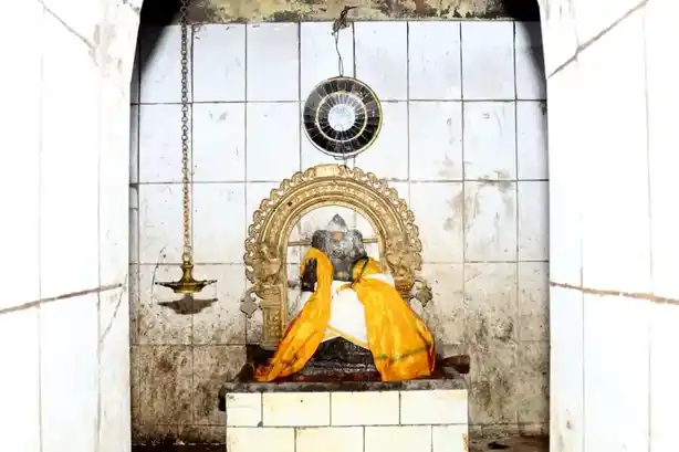 Arulmigu Suruli Ayyanar Temple, Kurumbal - 610203 அருள்மிகு சுருளி அய்யனார் திருக்கோயில், குறும்பல் - 610203, Thiruvarur - Ancient Temple Architecture and History Image 3