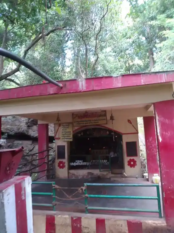 Arulmigu Suruli Velappar Temple, Surulimalai, Surulipatti - 625516 அருள்மிகு சுருளி வேலப்பர் திருக்கோயில், சுருளிமலை, சுருளிப்பட்டி - 625516, Theni - Ancient Temple Architecture and History Image 3