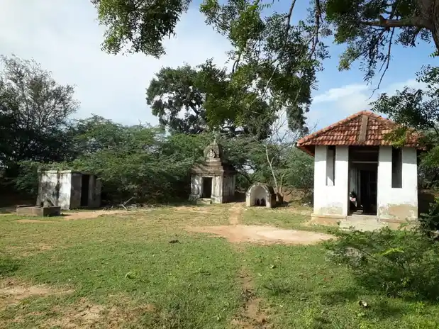 Arulmigu Surya Iyyanar Temple, Valaramanikkam, Thirumaym Taluk - 622402 அருள்மிகு சூர்ய அய்யனார் திருக்கோயில், வாளரமாணிக்கம், திருமயம் வட்டம் - 622402, Pudukkottai - Ancient Temple Architecture and History Image 4