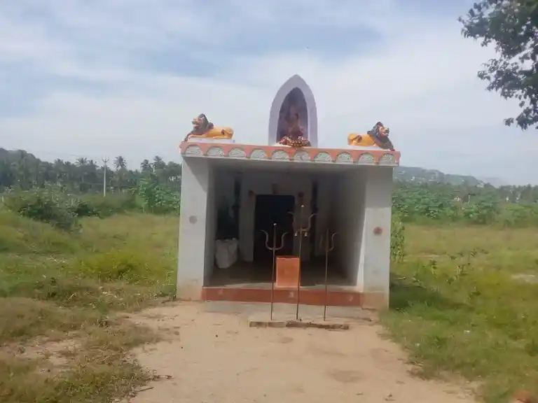 Arulmigu Suthirakaragam Samundiamman Temple, Othikuppam - 635120 அருள்மிகு சூத்திரகரகம், சாமுண்டியம்மன் திருக்கோயில், ஓதிகுப்பம் - 635120, Krishnagiri - Ancient Temple Architecture and History Image 4
