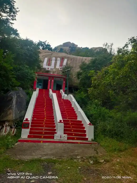 Arulmigu Suyambuealumalaiyan Temple, Kurubarapalli - 635302 அருள்மிகு சுயம்பு ஏழுமலையான் திருக்கோயில், Kurubarapalli - 635302, Krishnagiri - Ancient Temple Architecture and History Image 2