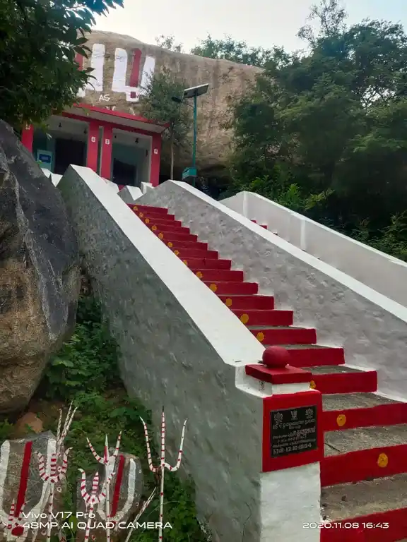 Arulmigu Suyambuealumalaiyan Temple, Kurubarapalli - 635302 அருள்மிகு சுயம்பு ஏழுமலையான் திருக்கோயில், Kurubarapalli - 635302, Krishnagiri - Ancient Temple Architecture and History Image 3