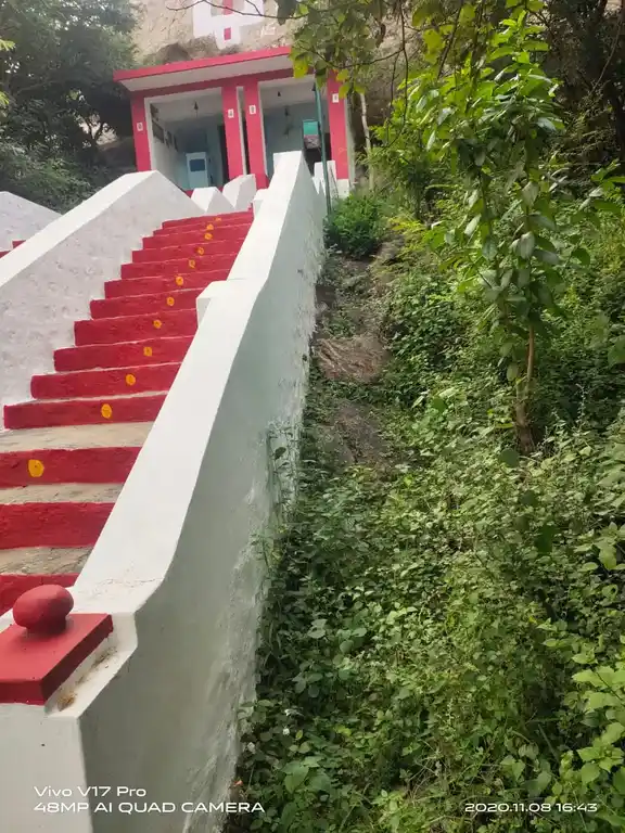 Arulmigu Suyambuealumalaiyan Temple, Kurubarapalli - 635302 அருள்மிகு சுயம்பு ஏழுமலையான் திருக்கோயில், Kurubarapalli - 635302, Krishnagiri - Ancient Temple Architecture and History Image 4