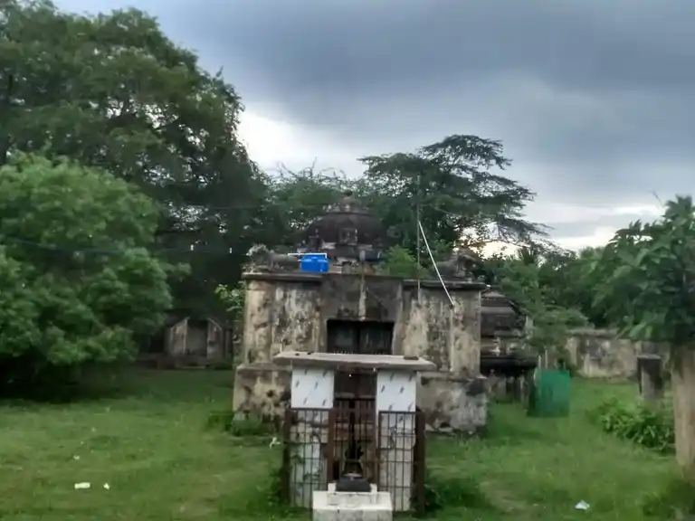 Arulmigu Suyambunadhaswami Vedhanarayanapperumal Temple, Vazhkkai - 610105 அருள்மிகு சுயம்புநாதசுவாமி வேதநாராயணப்பெருமாள் திருக்கோயில், Vazhkkai - 610105, Thiruvarur - Ancient Temple Architecture and History Image 4