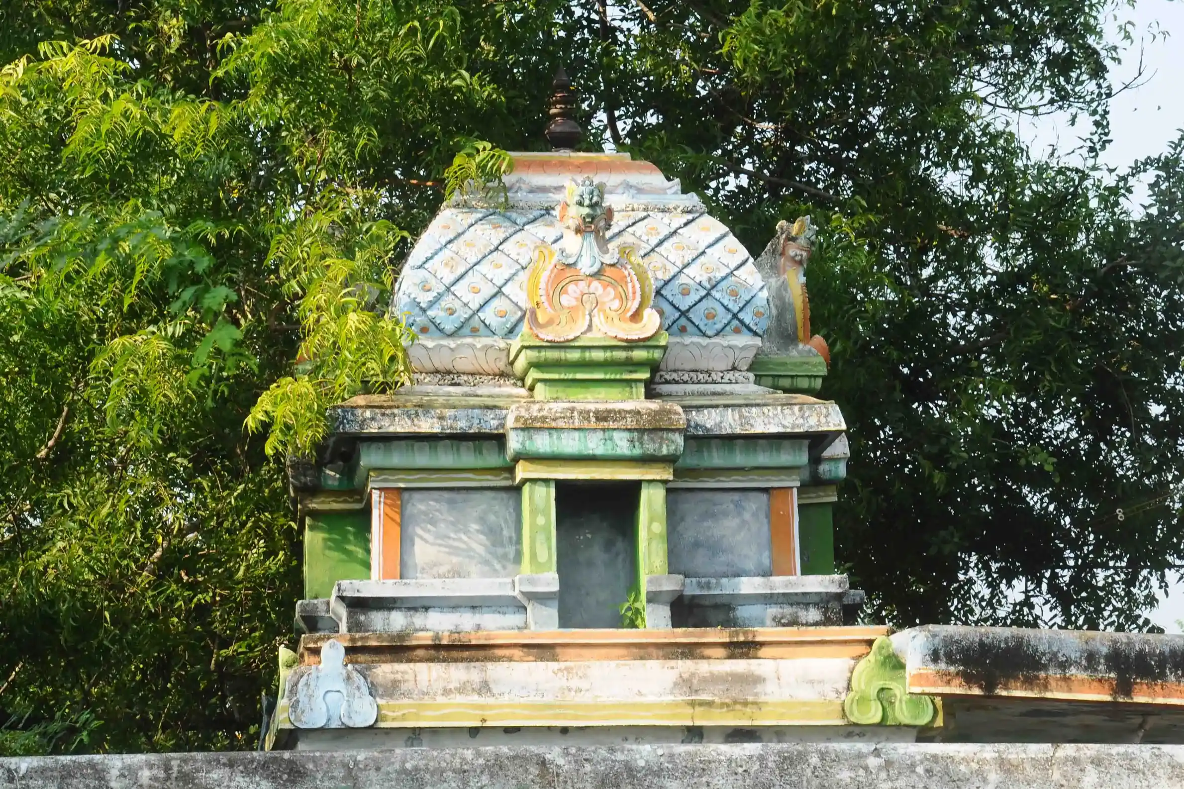 Arulmigu Suyambunatha Swamy Temple, Nallucheri - 609308 Arulmigu Suyambunatha Swamy Temple, Nallucheri - 609308, Mayiladuthurai - Ancient Temple Architecture and History Image 3