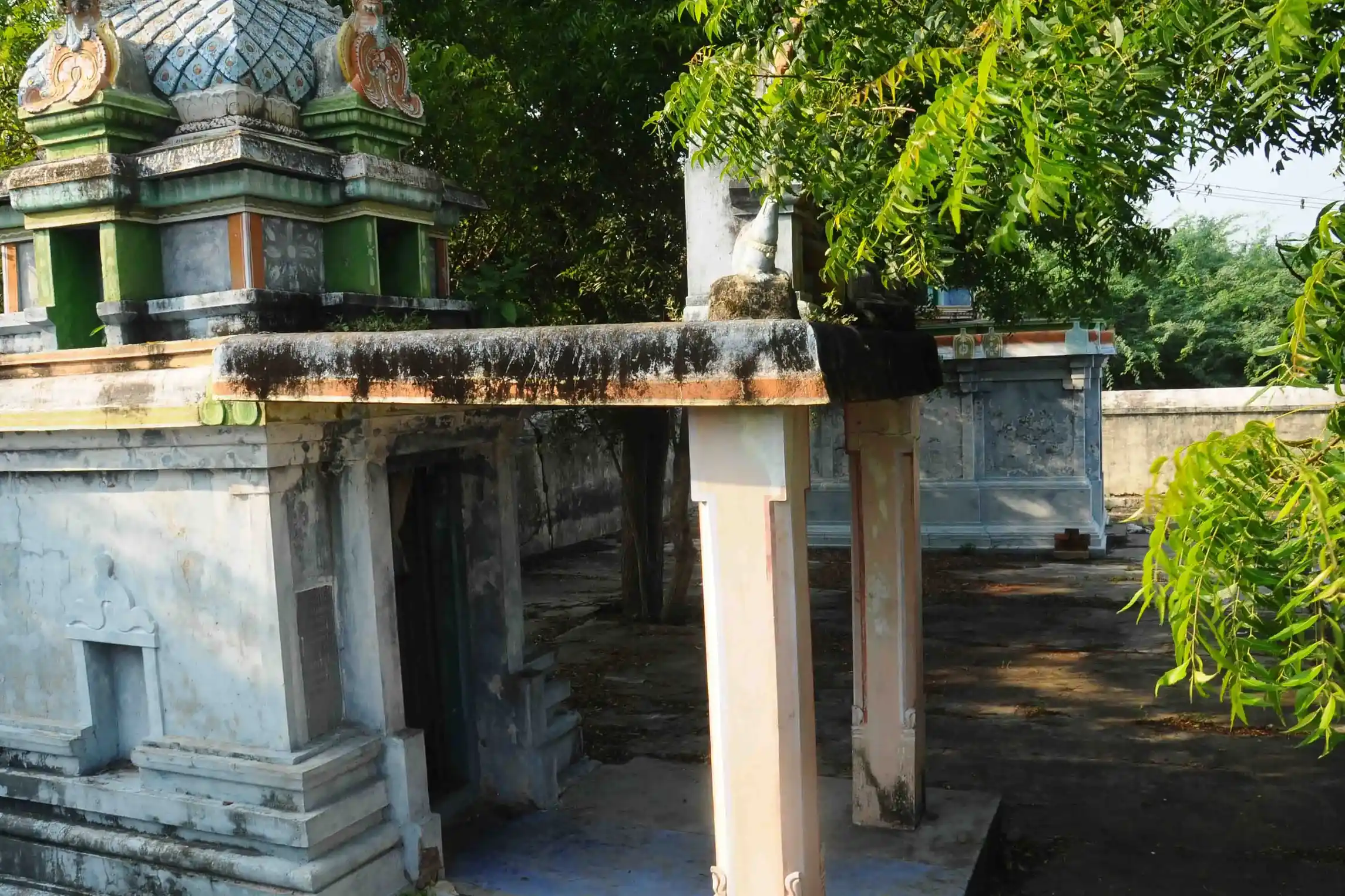 Arulmigu Suyambunatha Swamy Temple, Nallucheri - 609308 Arulmigu Suyambunatha Swamy Temple, Nallucheri - 609308, Mayiladuthurai - Ancient Temple Architecture and History Image 7