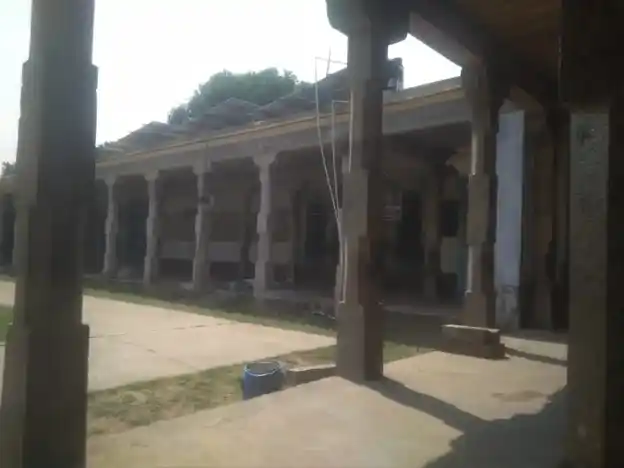 Arulmigu Suyambunatha Swamy Temple, Narasinganpettai - 609802 அருள்மிகு சுயம்புநாத சுவாமி திருக்கோயில், Narasinganpettai - 609802, Thanjavur - Ancient Temple Architecture and History Image 3