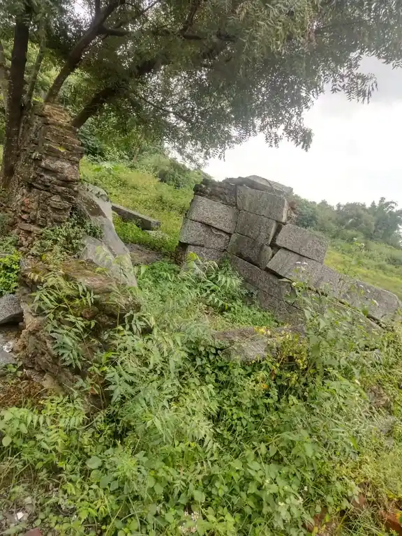 Arulmigu Swarnapuriswarar And Ponniyamman Temple, Pulipakkam - 603107 அருள்மிகு சுவர்ணபுரீஸ்வரர் மற்றும் பொன்னியம்மன் திருக்கோயில், Pulipakkam - 603107, Kancheepuram - Ancient Temple Architecture and History Image 3