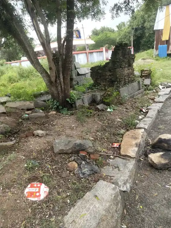 Arulmigu Swarnapuriswarar And Ponniyamman Temple, Pulipakkam - 603107 அருள்மிகு சுவர்ணபுரீஸ்வரர் மற்றும் பொன்னியம்மன் திருக்கோயில், Pulipakkam - 603107, Kancheepuram - Ancient Temple Architecture and History Image 4