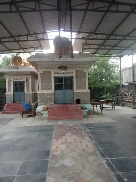 Arulmigu Swetharanyeswarar And Varadaraja Perumal Temple, Kurichi - 614016 அருள்மிகு சுவேதராரண்யேஸ்வரர் மற்றும் வரதராஜபெருமாள் திருக்கோயில், Kurichi - 614016, Thiruvarur - Ancient Temple Architecture and History Image 3