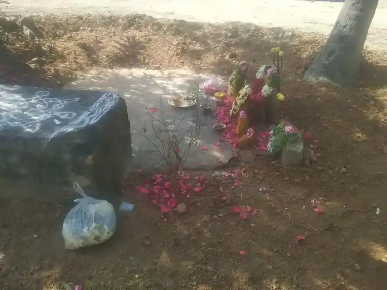 Arulmigu Tearpatti Ulagamman Temple, Sundekuppam, Thimmapuram - 635112 அருள்மிகு தேர்பட்டி உலகம்மன் திருக்கோயில், திம்மாபுரம் - 635112, Krishnagiri - Ancient Temple Architecture and History Image 3