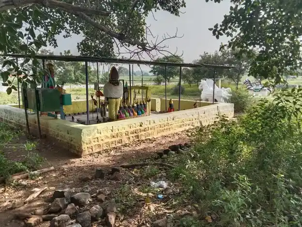 Arulmigu Thadikaaraswamy Temple, Ulagangkaathan - 606213