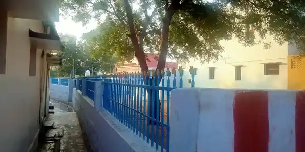 Arulmigu Thadiveerasamy And Pathrakaliyamman Temple, V M Chathiram, Palayamkottai - 627011 அருள்மிகு தடிவீரசாமி மற்றும் பத்ரகாளியம்மன் திருக்கோயில், V M Chathiram, Palayamkottai - 627011, Tirunelveli - Ancient Temple Architecture and History Image 3